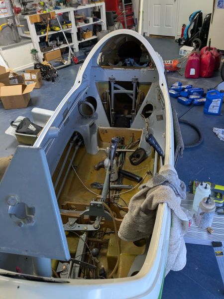 File:Asw20 fuselage disassembled.jpg