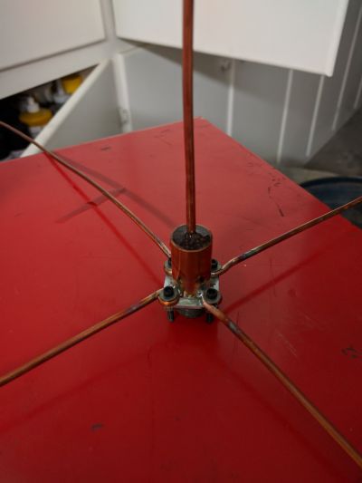 A robust vertical antenna